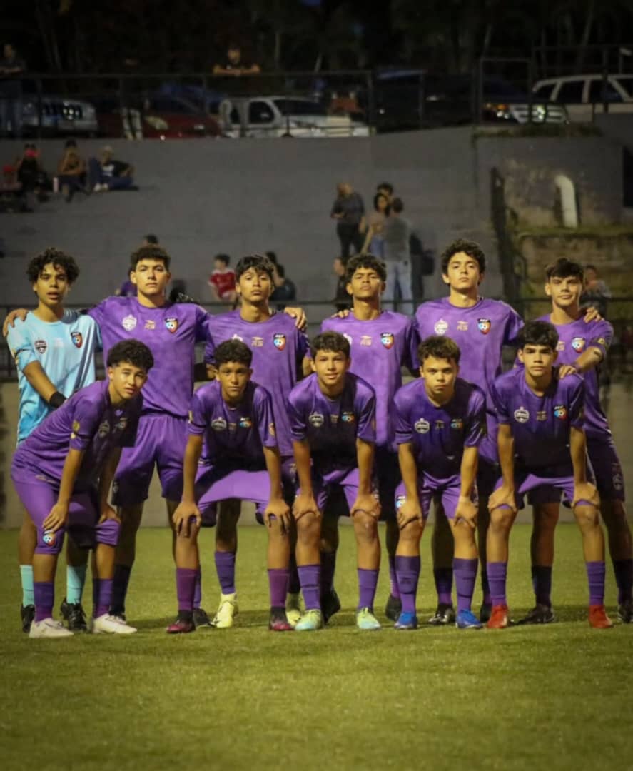 Ricardo Ortiz con su equipo